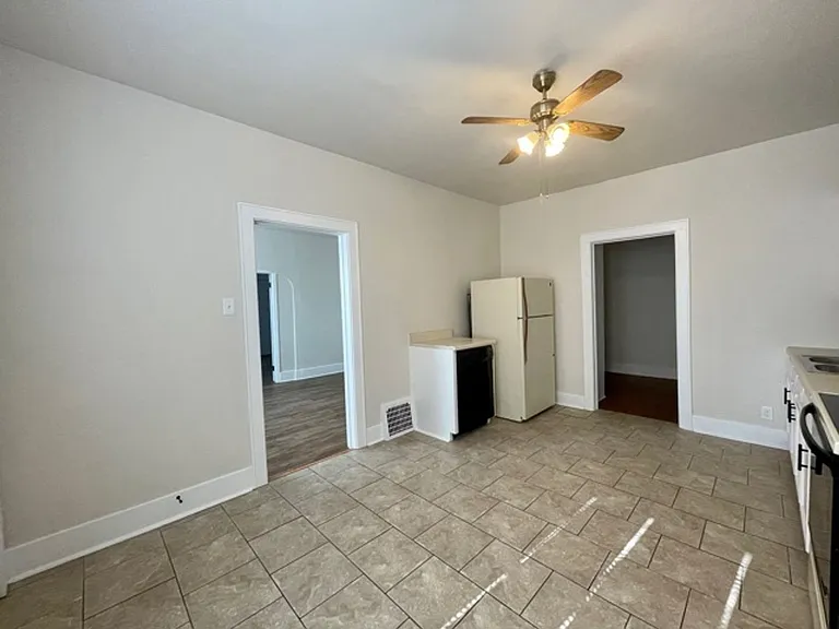 303 S Taylor St — Photo 4
