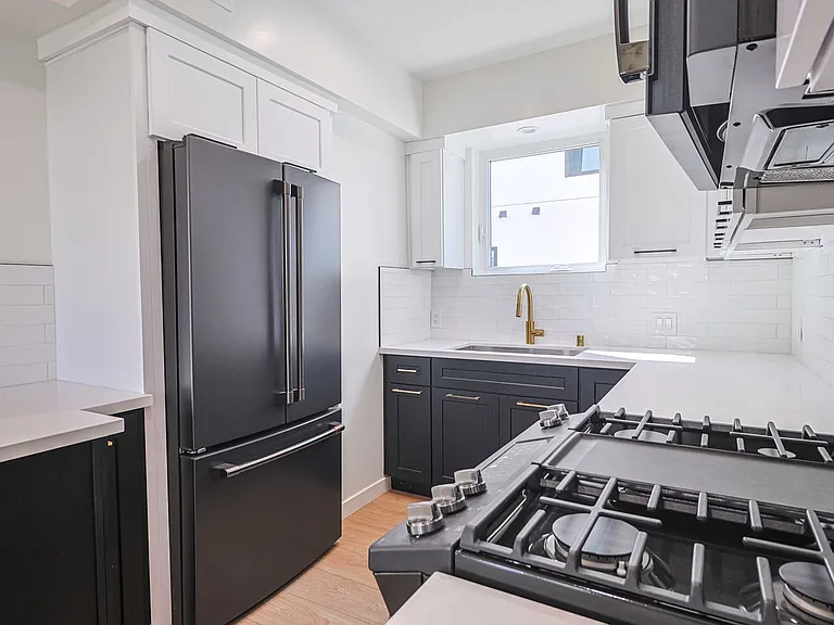 1227 N June St — Photo 19
