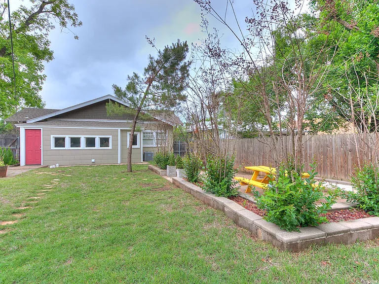 624 NW 27th St — Photo 15