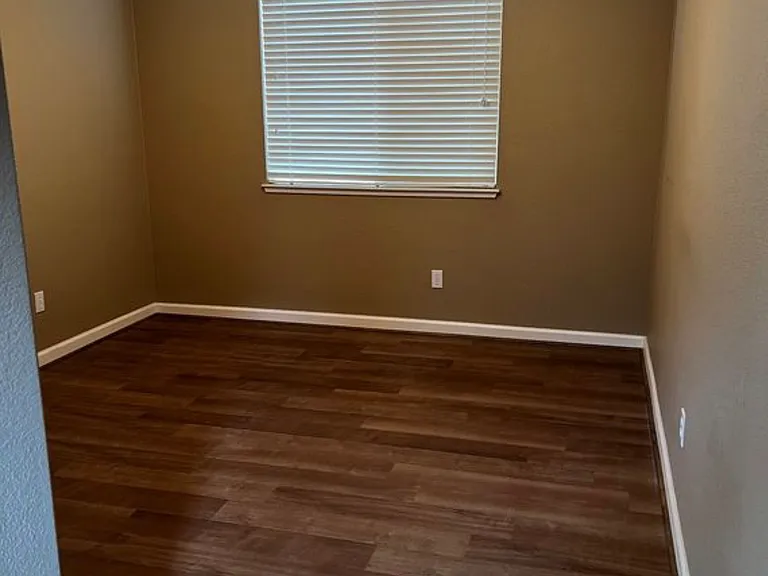 1020 Crown View Dr — Photo 8