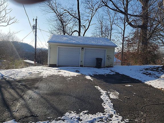 2nd image of 3709 Vista Ln