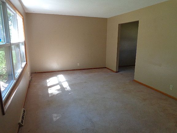 5th image of 9259 Strausser St NW