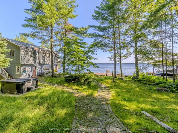 1685 Walkers Point Rd, Muskoka Lakes, ON P1P 1R2