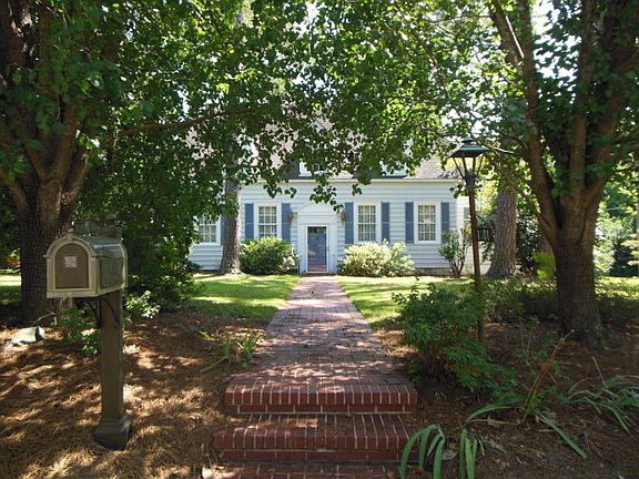2nd image of 1001 Woodlawn Dr