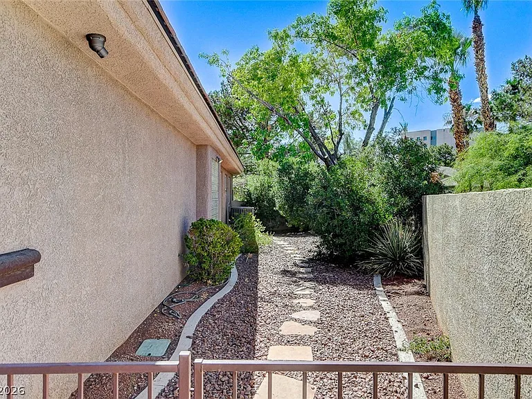 536 Pima Canyon Ct — Photo 38