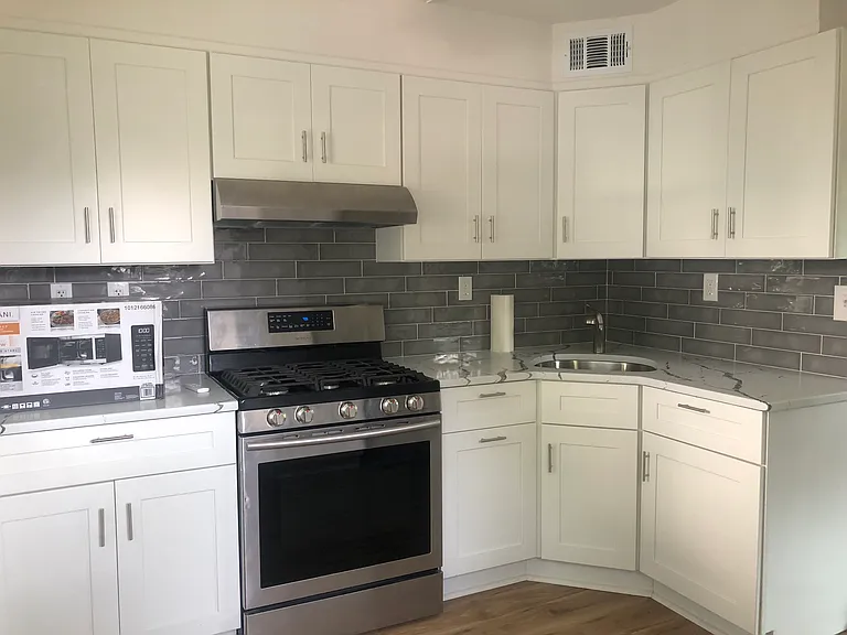 32 Farrell Ave — Photo 2