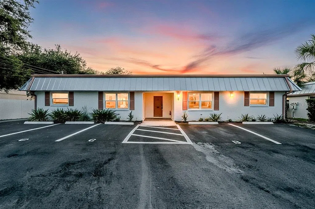 2 bed, 1.0 bath, 735 sqft, $2,100 — Photo 3