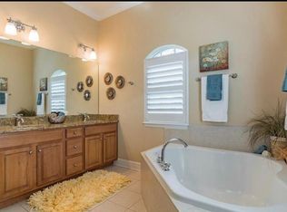 100 Ricardo Way NE APT 4, Saint Petersburg, FL 33704