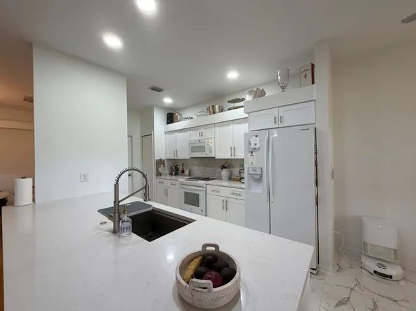 2260 Heritage Greens Dr, Naples, FL 34119