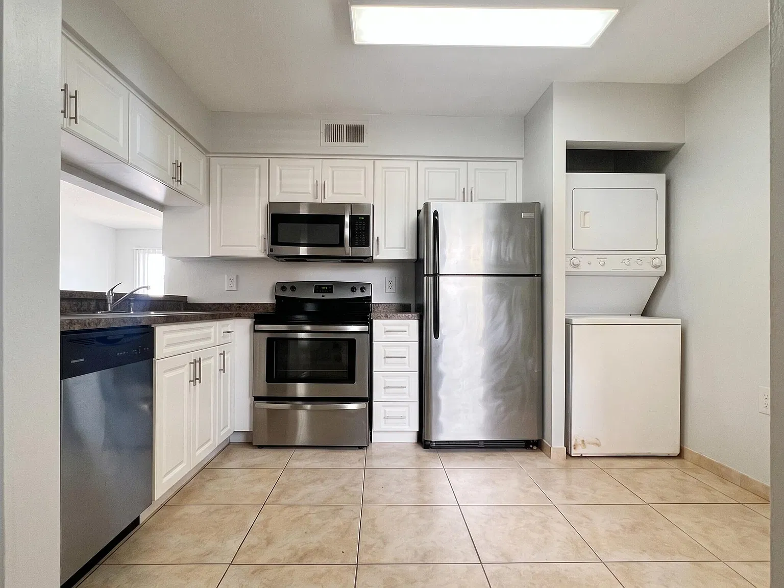 2 bed, 2.0 bath, 1130 sqft, $2,000 — Photo 3