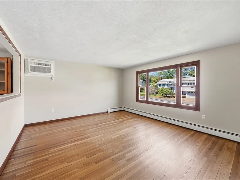 6 Belmont Rd — Photo 17