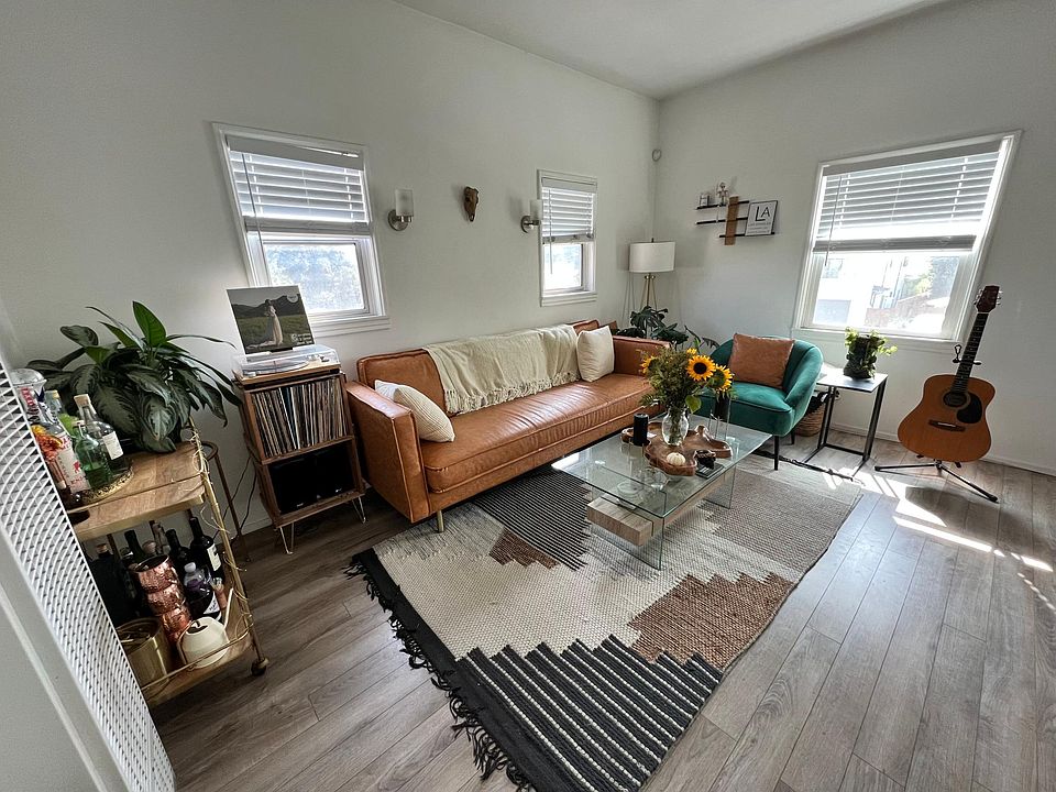 1st image of 2476 Glencoe Ave