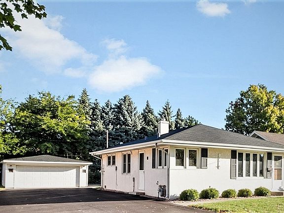 2nd image of 4934 W 106th Pl