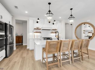 103 Honeysuckle Ln BUILDING 8-815, Warren, NJ 07059