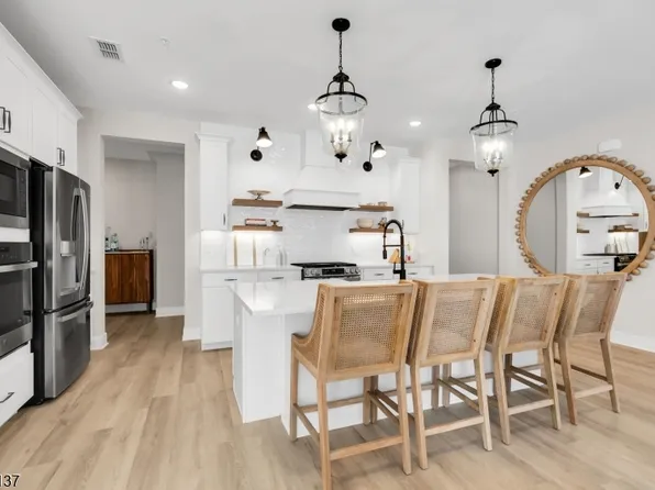 103 Honeysuckle Ln BLDG 8 #815, Warren Twp., NJ 07059