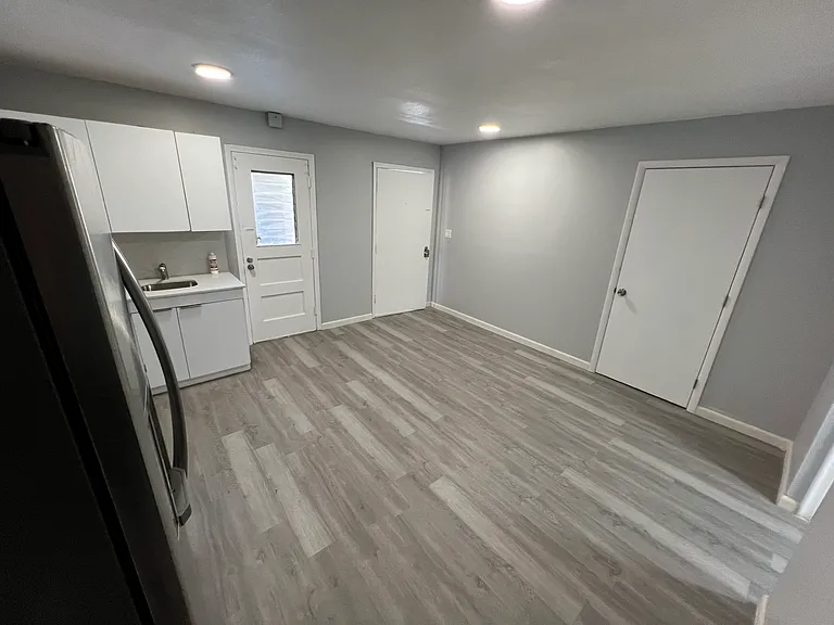 6840 Pembroke Rd — Photo 2