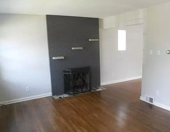 2nd image of 6620 Greenwood St