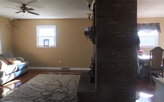 3rd image of 143 Cartier Dr