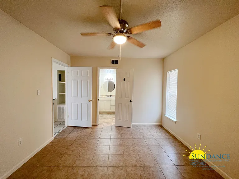 408 Marshall Ct NW #6 — Photo 10