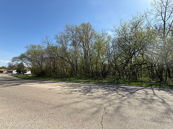 3rd image of 1716-1728-1740 Oak Dr