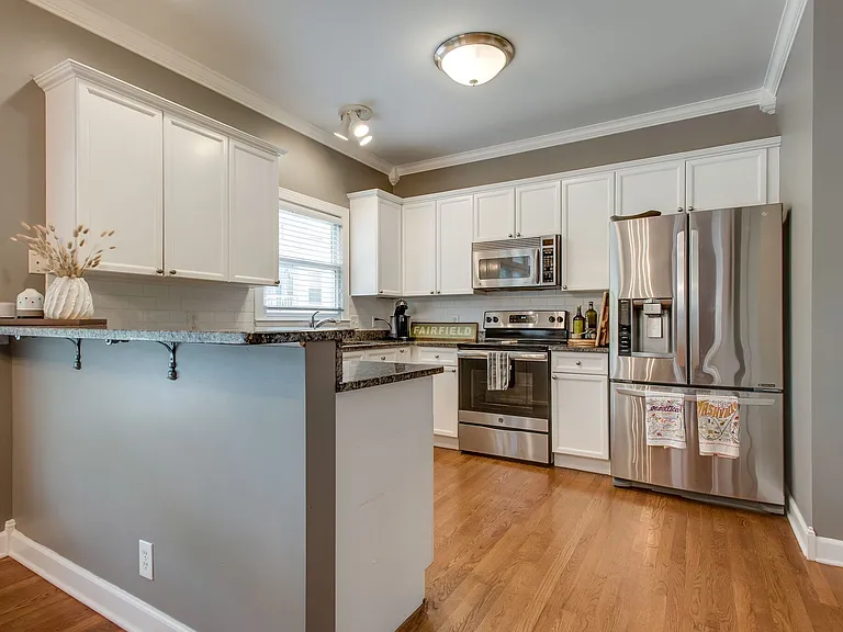 415 Van Buren St — Photo 11