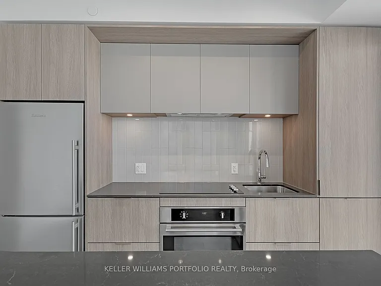 130 River St #1302 — Photo 17