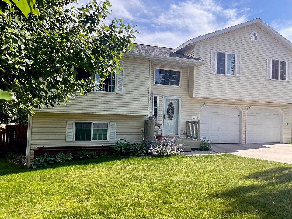 Front yard with sprinkler system