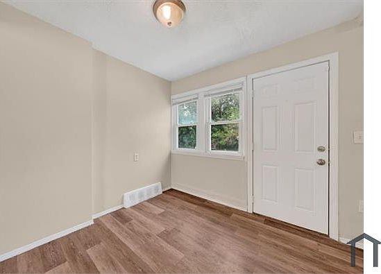 2nd image of 8123 Manor St