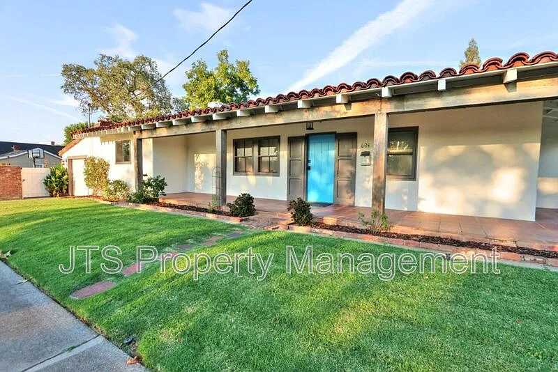 3 bed, 2.0 bath, 1379 sqft, $2,995 — Photo 4