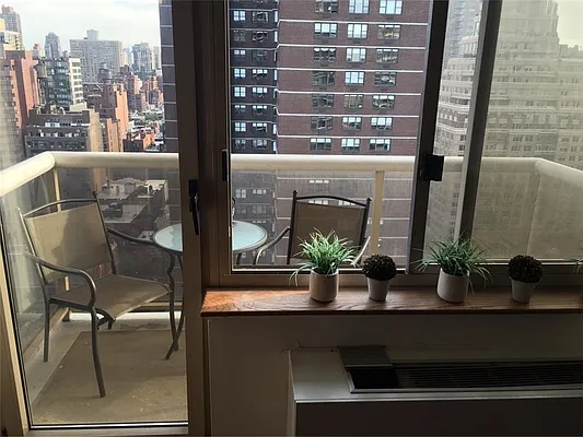 Rented by Warburg | media 31