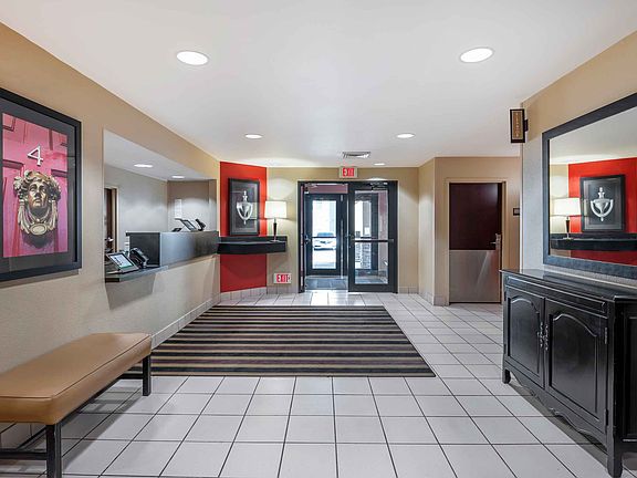 Lobby and Guest Check-in