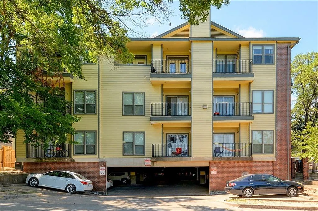 914 W 26th St Apt 206 — Photo 3