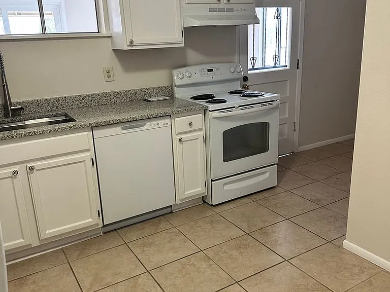 409 Garcia St NE — Photo 13