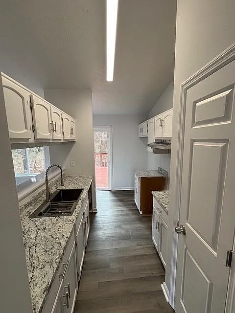 4 bed, 2.0 bath, 1964 sqft, $2,000 — Photo 4