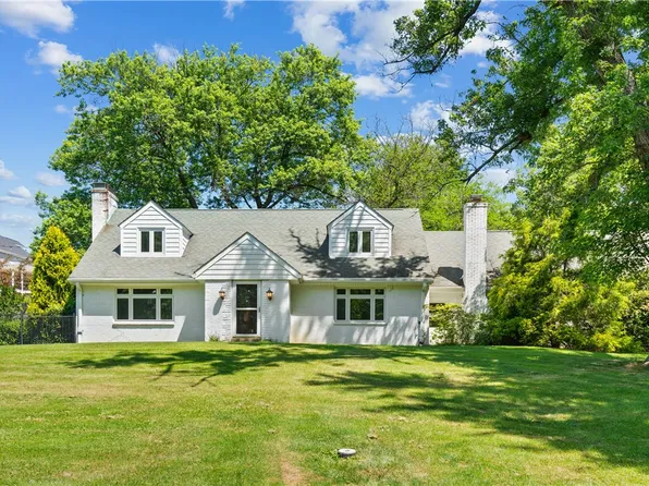 127 Johnston Rd, Upper Saint Clair, PA 15241