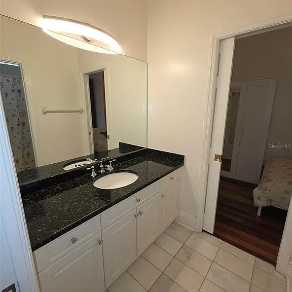 7600 Debeaubien Dr — Photo 13