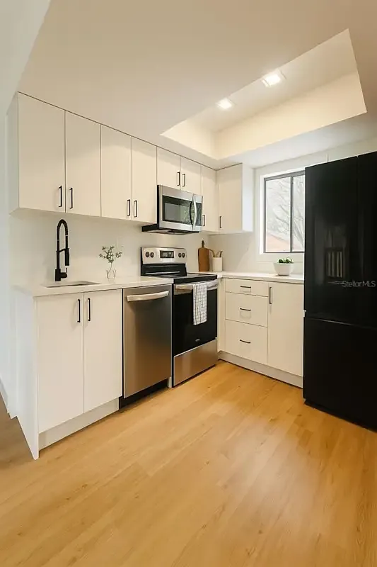 2 bed, 1060 sqft, $2,099 — Photo 3