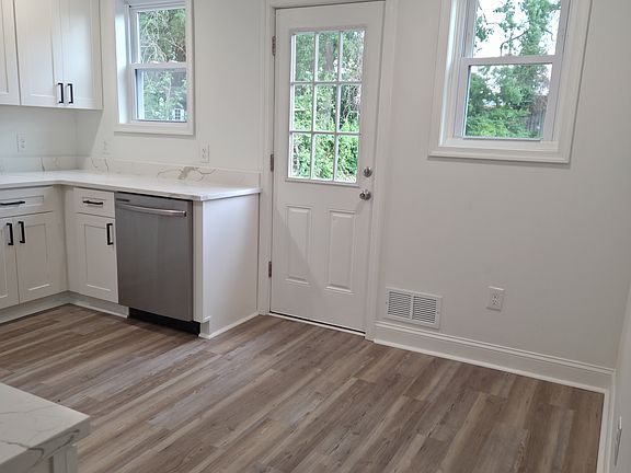 3rd image of 1680 Yakona Rd