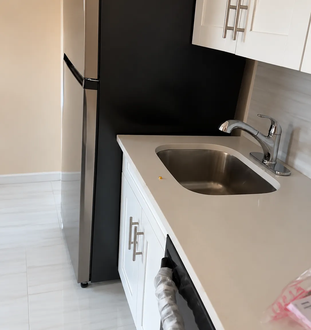 3 bed, 900 sqft, $3,753 — Photo 1