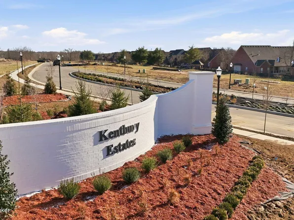 28 Littlecote Ln, Louisville, KY 40245