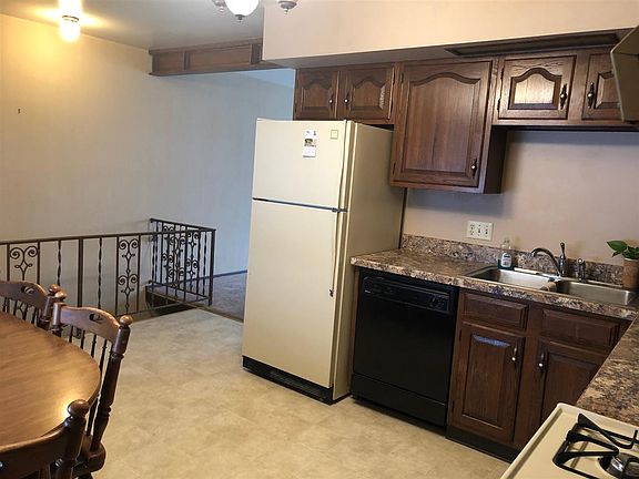 5th image of 1134 N Elmwood Ave
