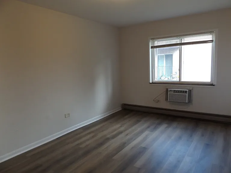 710 W Huntington Commons Rd #2B — Photo 14