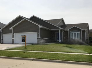 6463 Mickelson St, Sioux City, IA 51106