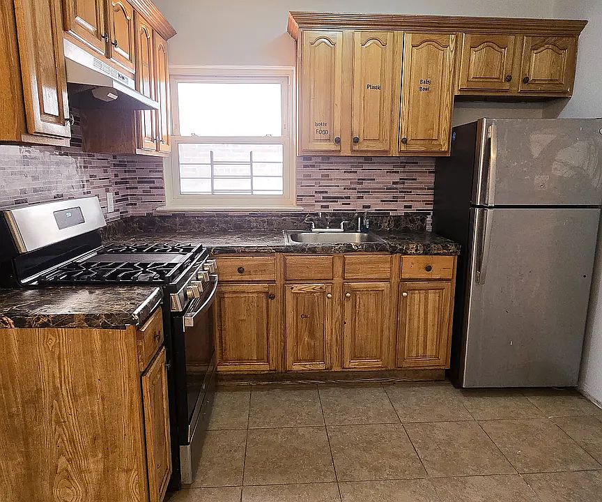 1st image of 2531 Cruger Ave #2