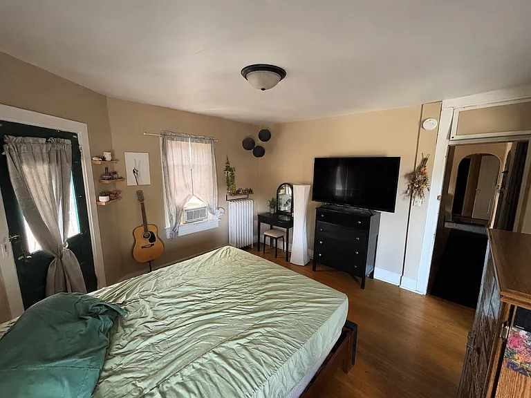 302 E Walnut St #B — Photo 2