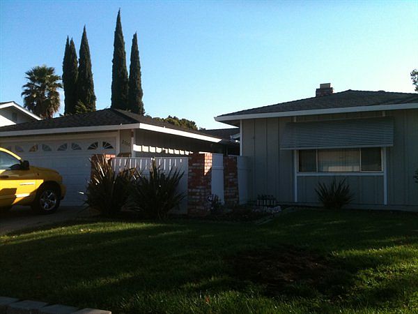 1st image of 2700 Orchid St