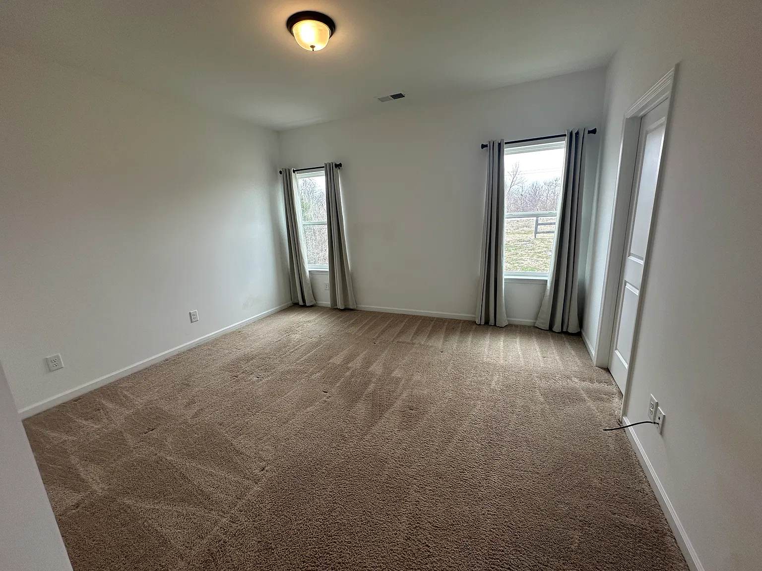 2823 Dixie Rd — Photo 1