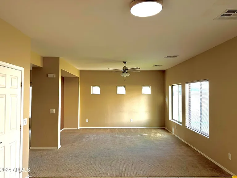 2414 W Hunter Ct — Photo 4