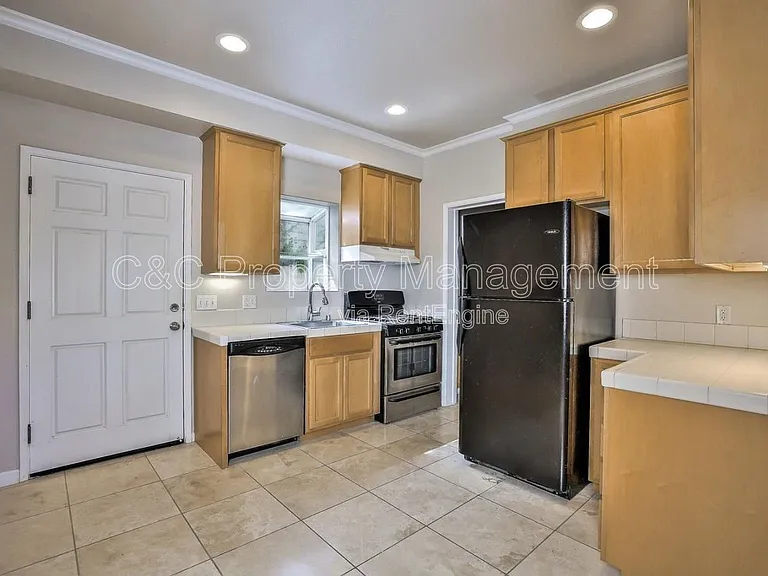 815 Alice St #B — Photo 6