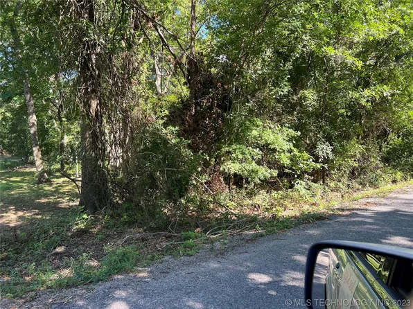 900 N Navajo Ave, Chouteau, OK 74337